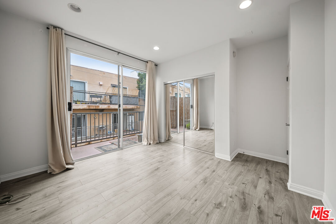 812 N Hudson Ave Unit: 107