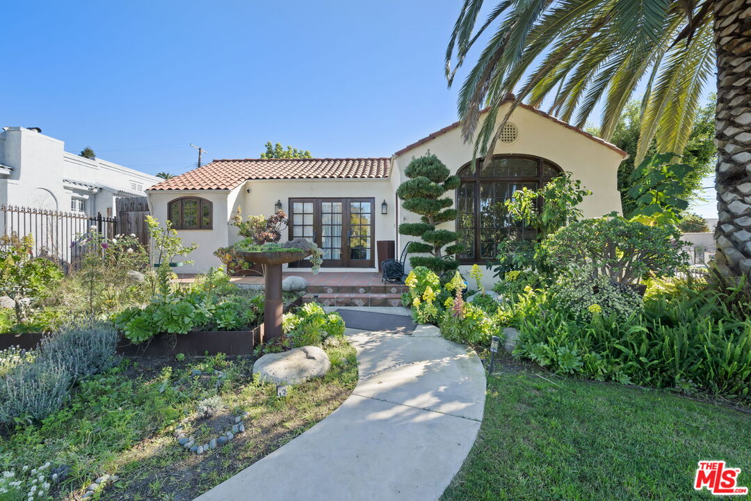 962 S Plymouth Blvd