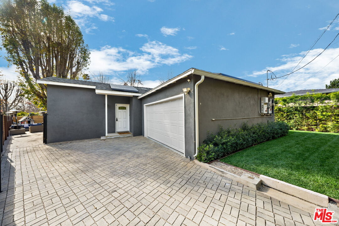 3188 S Bentley Ave