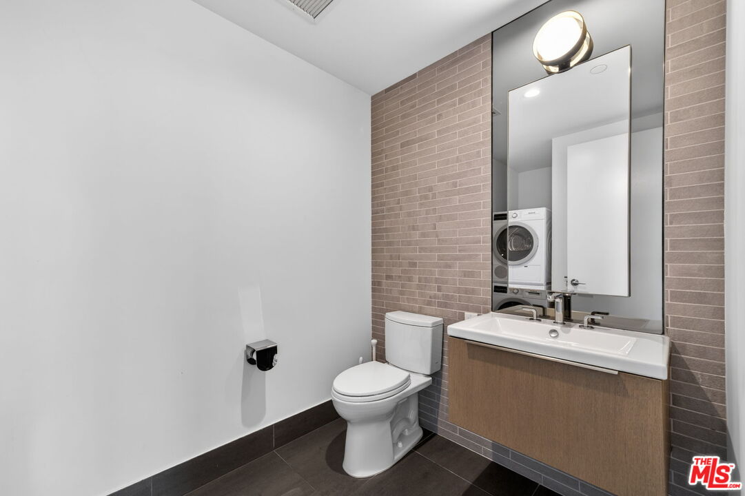 889 Francisco St Unit: 1806