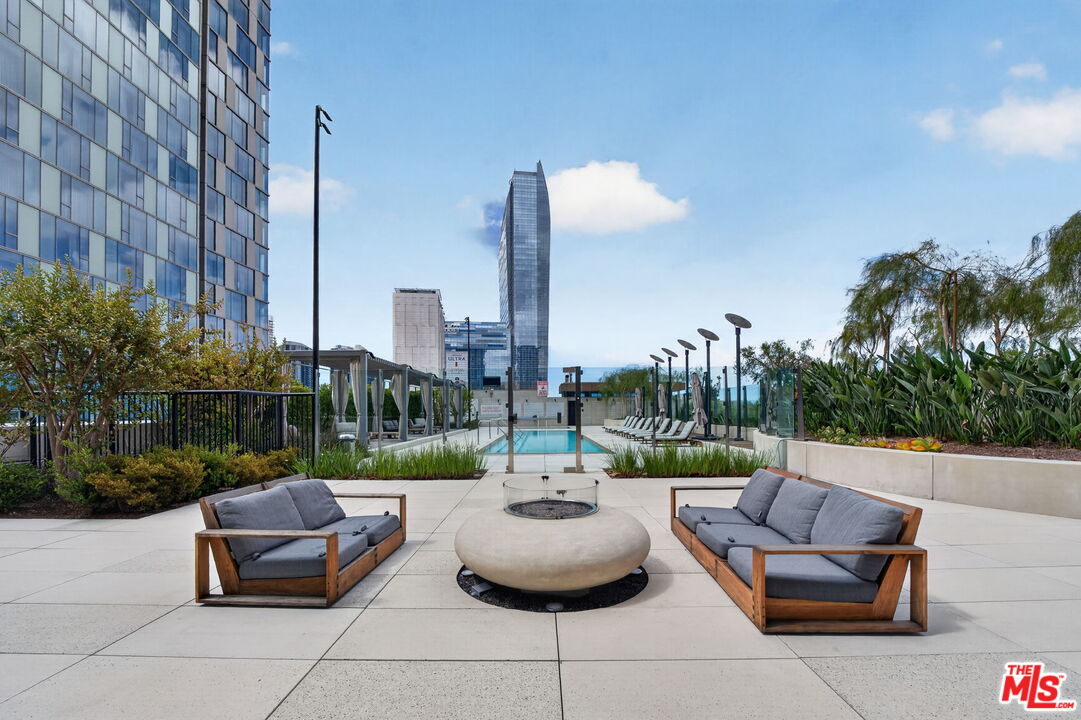 889 Francisco St Unit: 1806