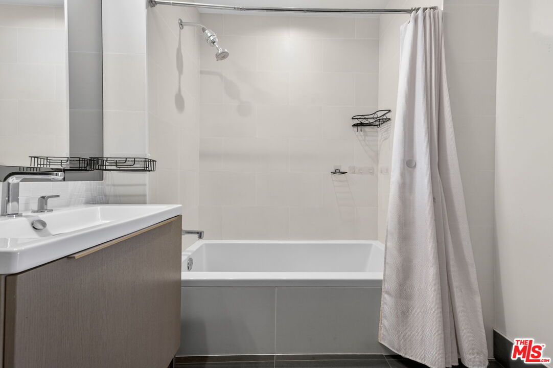 889 Francisco St Unit: 1806