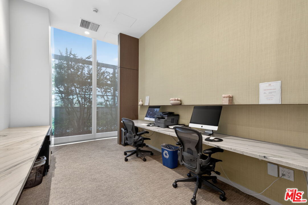 889 Francisco St Unit: 1806