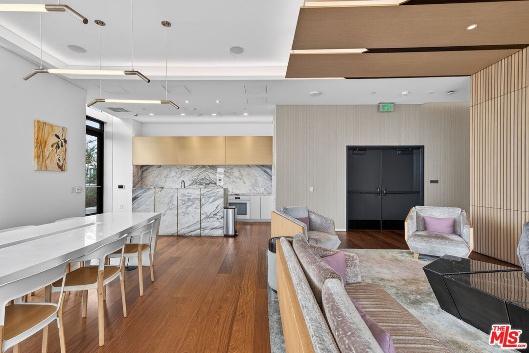 889 Francisco St Unit: 1806