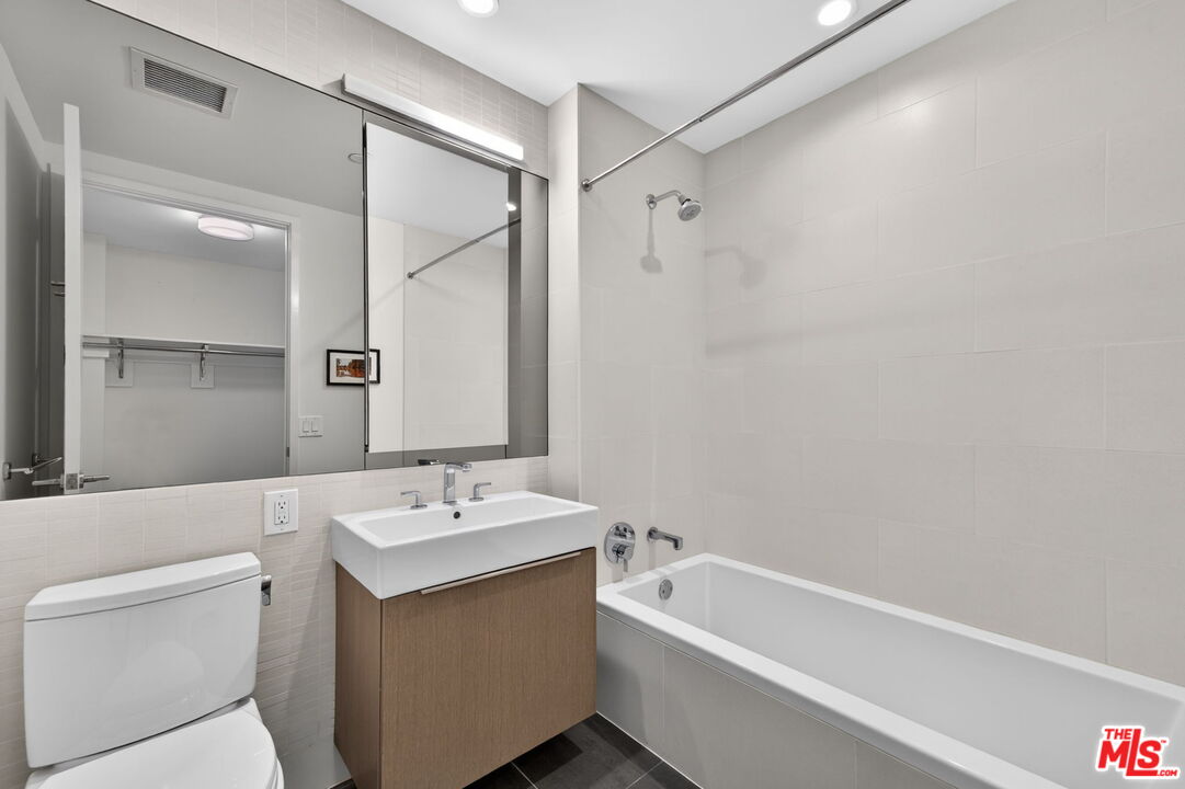 889 Francisco St Unit: 1806