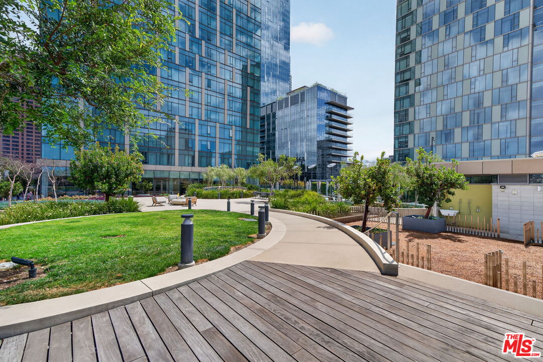 889 Francisco St Unit: 1806