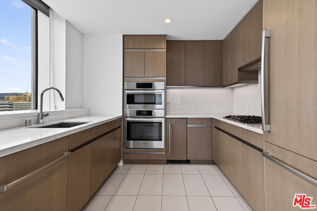 889 Francisco St Unit: 1806