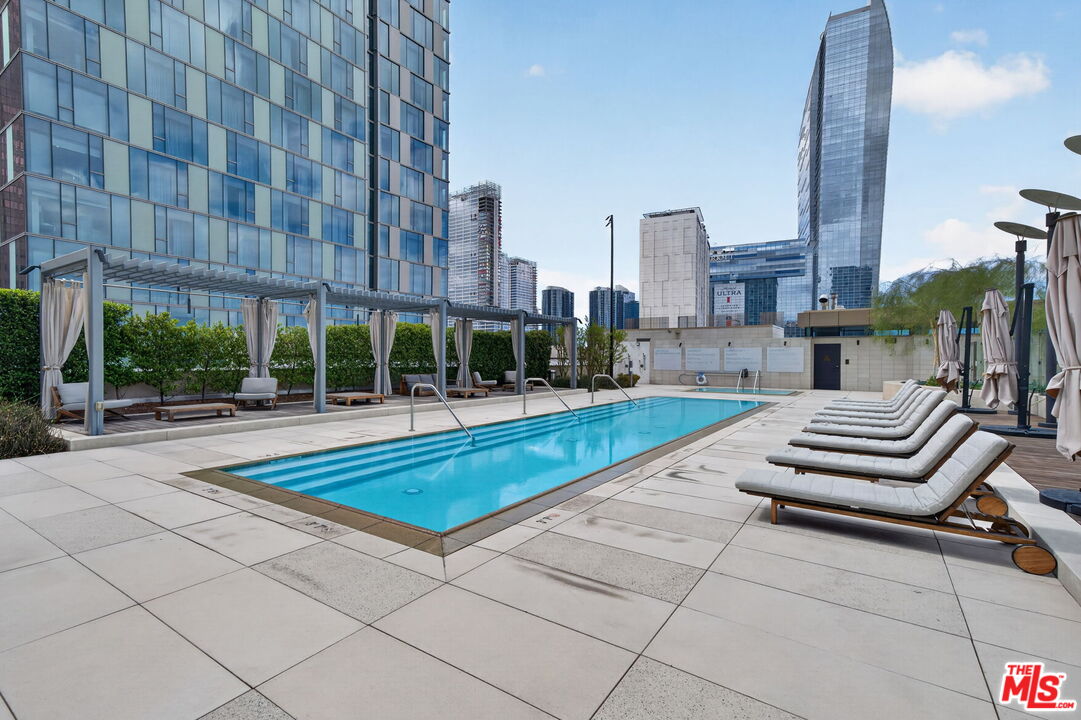 889 Francisco St Unit: 1806
