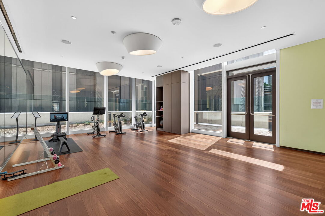 889 Francisco St Unit: 1806