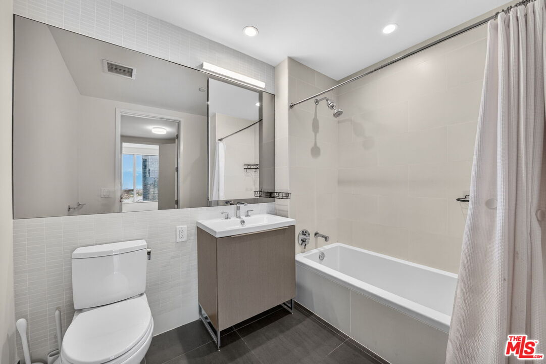 889 Francisco St Unit: 1806