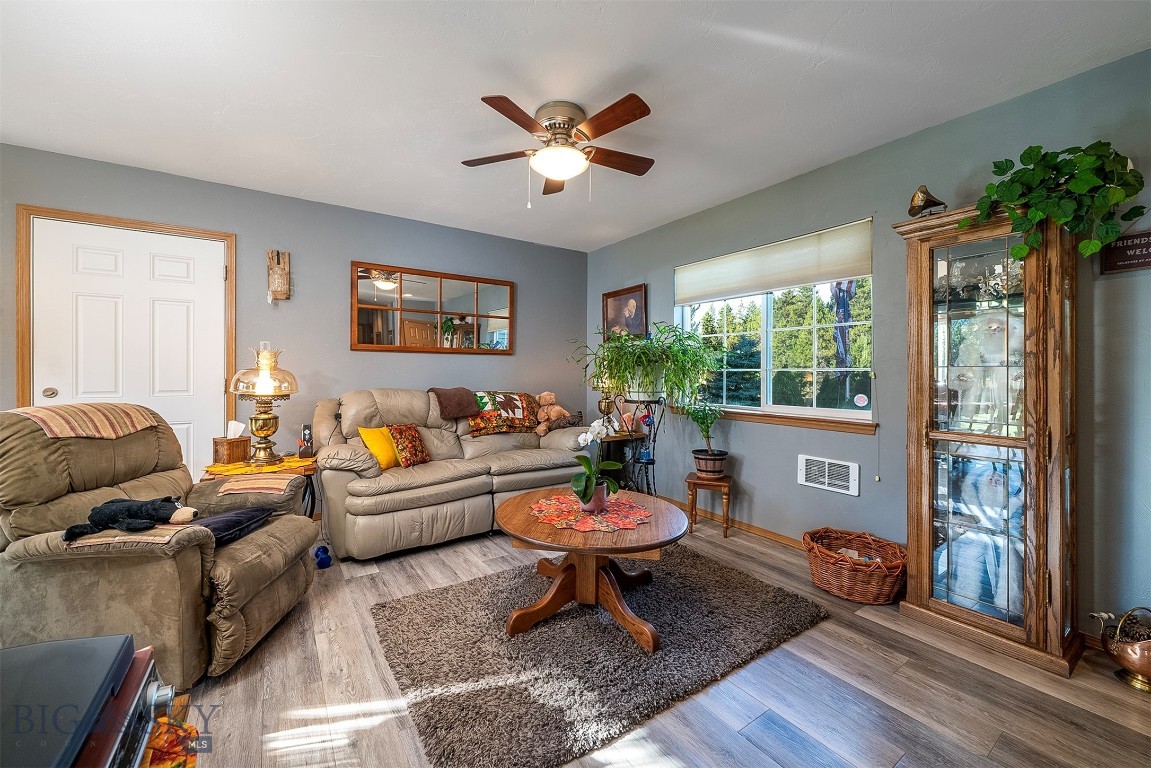 1211 Homesteaders Way