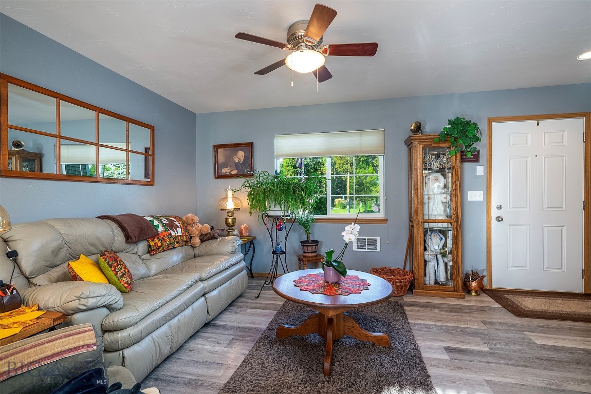 1211 Homesteaders Way