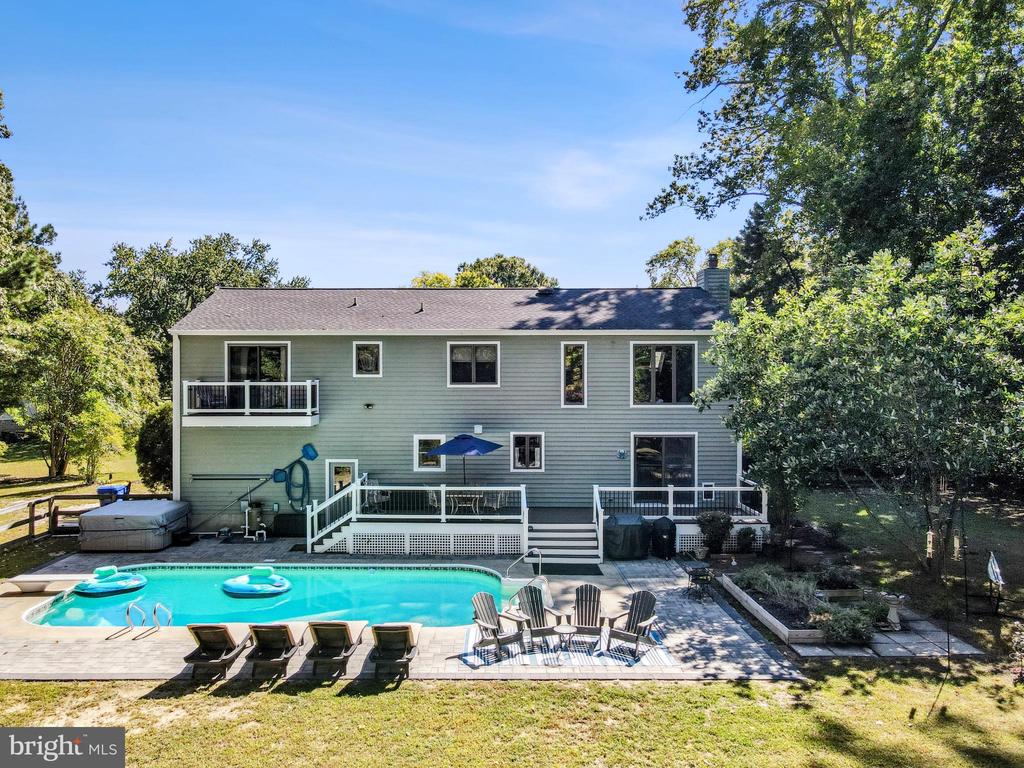 108 CARRIAGE LANE