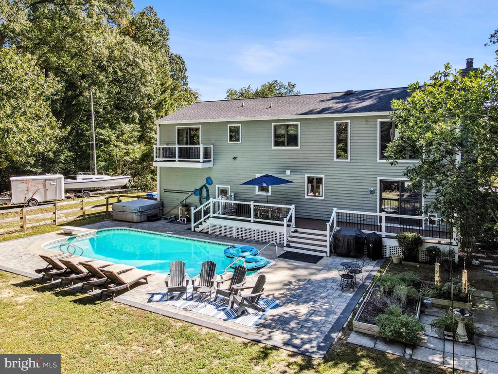 108 CARRIAGE LANE