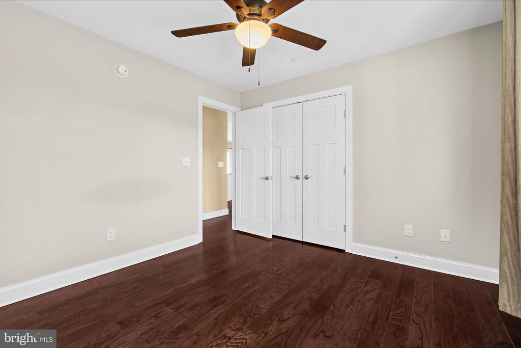 322 LAURENS WAY