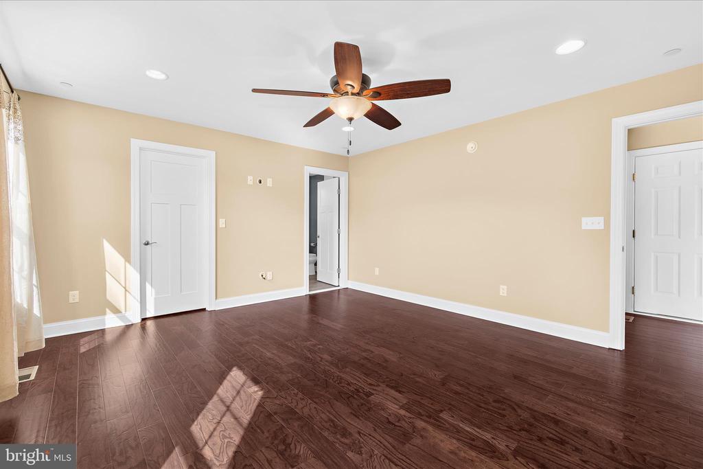 322 LAURENS WAY