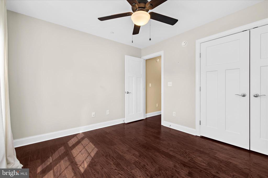 322 LAURENS WAY
