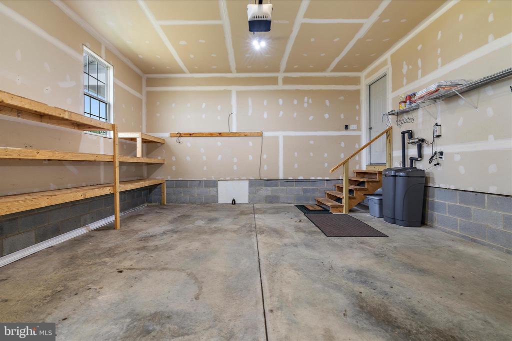 322 LAURENS WAY