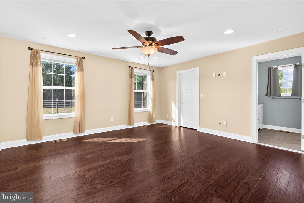 322 LAURENS WAY