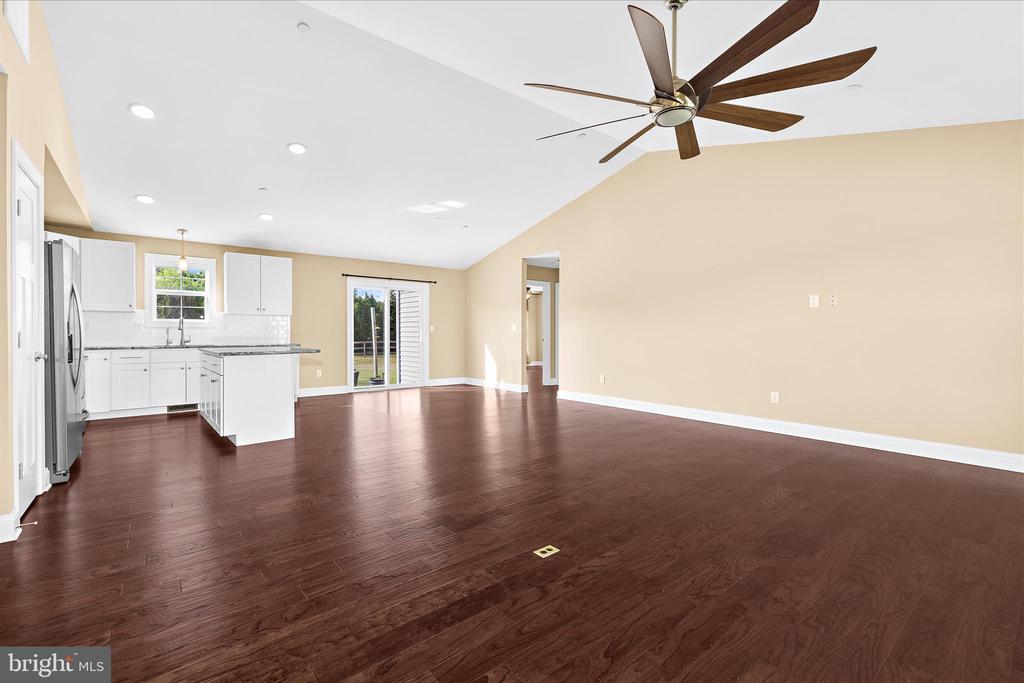 322 LAURENS WAY