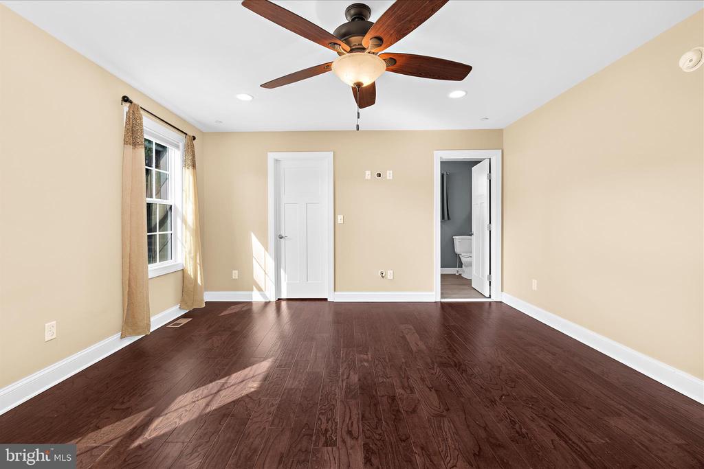 322 LAURENS WAY