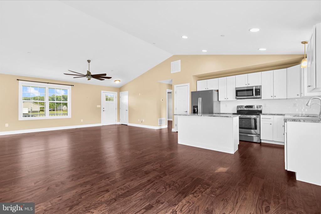 322 LAURENS WAY