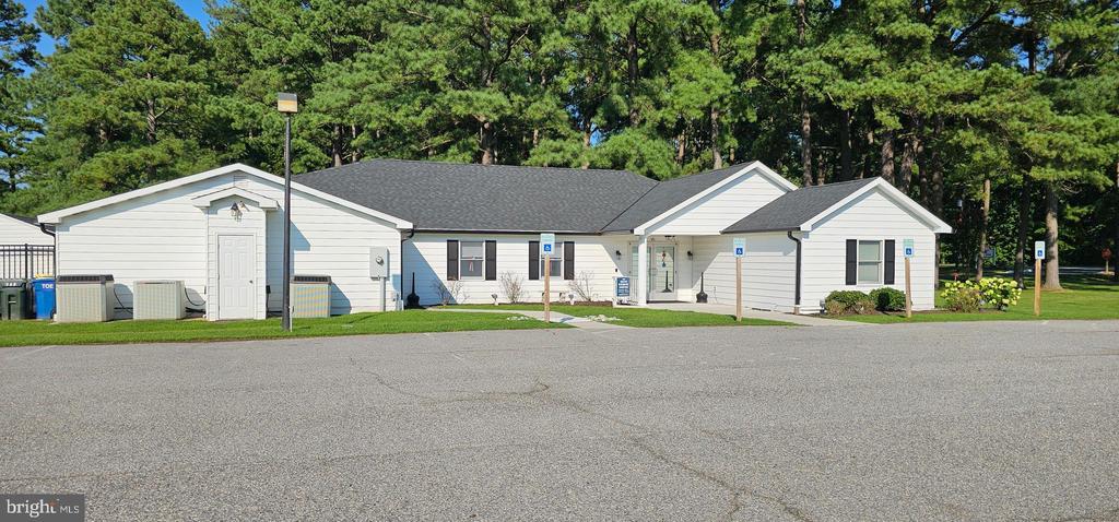 12 PARK LN