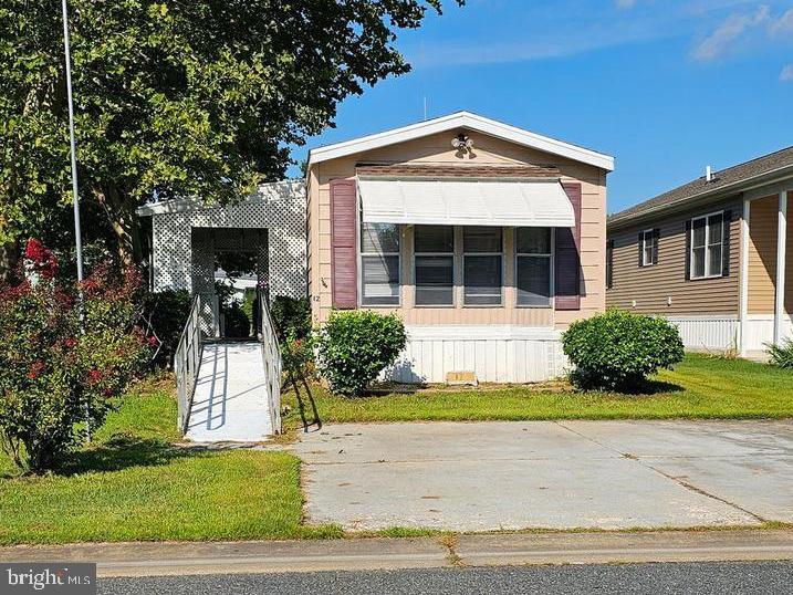 12 PARK LN