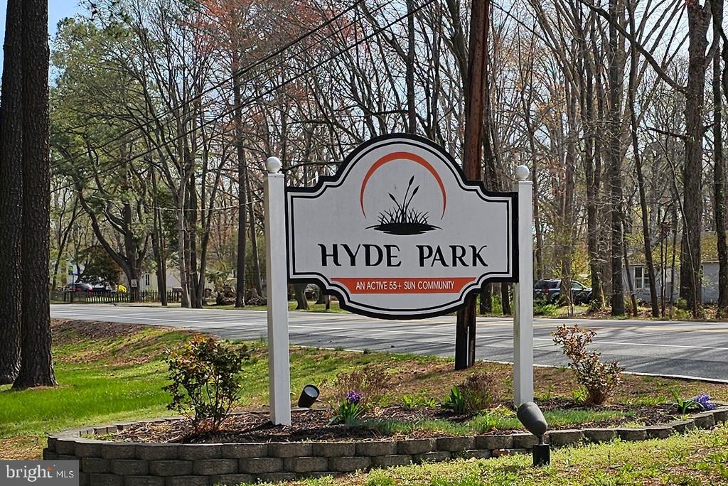12 PARK LN