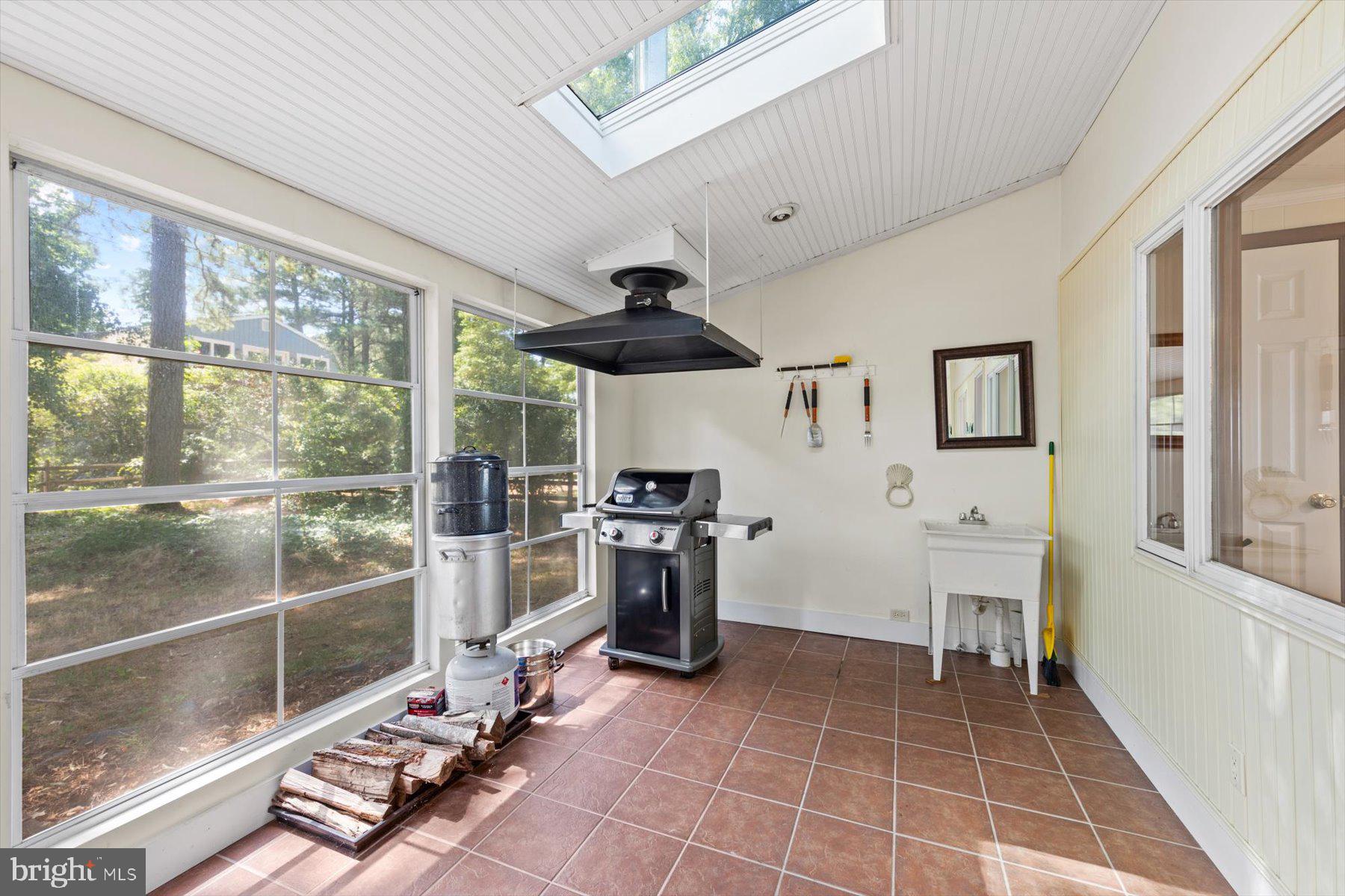 4458 SUNSET DRIVE