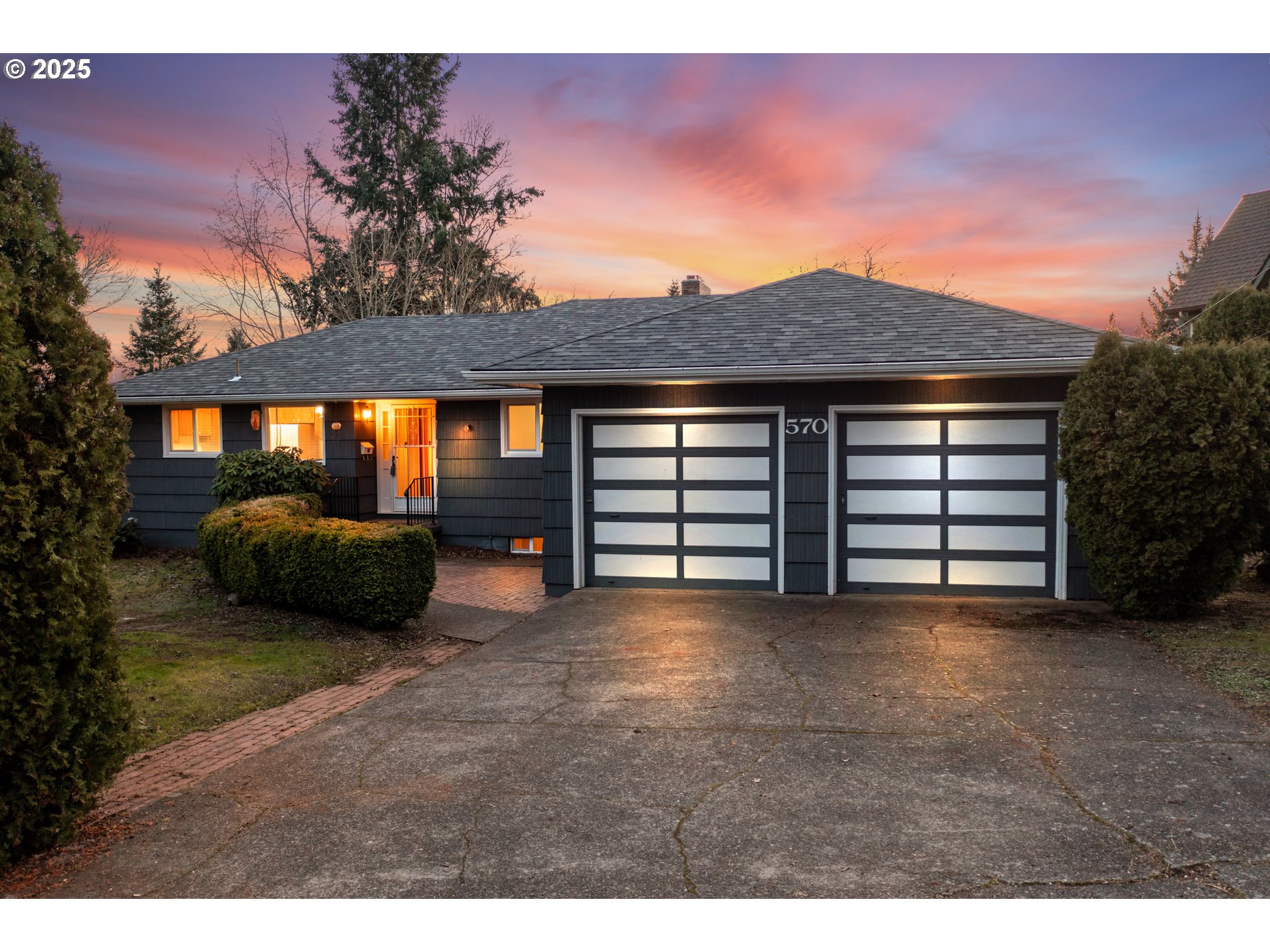 570 UPPER BEN LOMOND DR SE