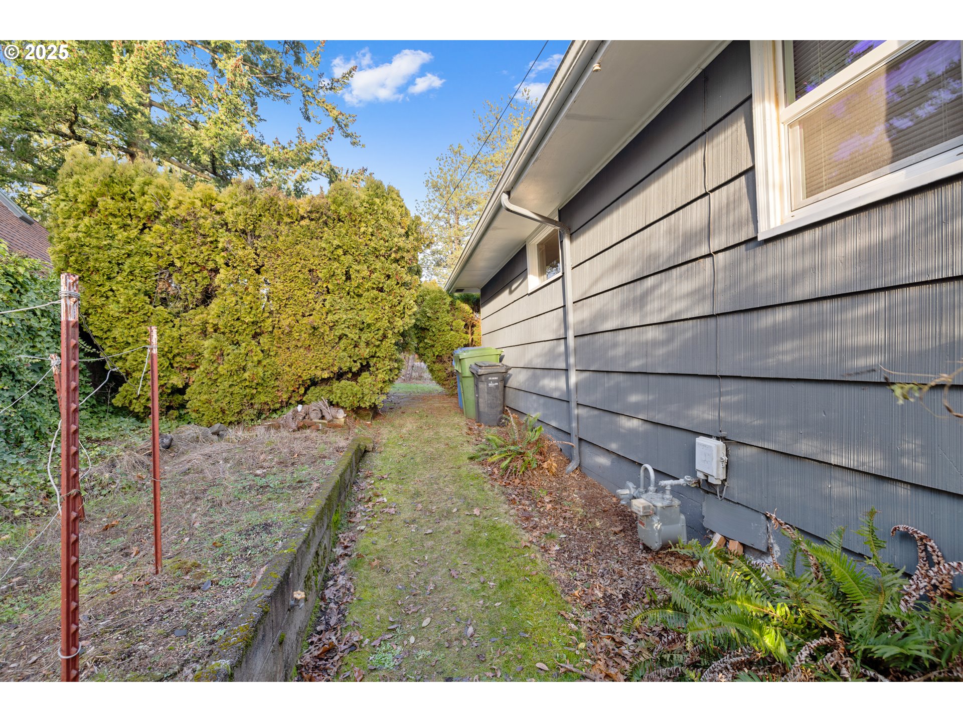 570 UPPER BEN LOMOND DR SE