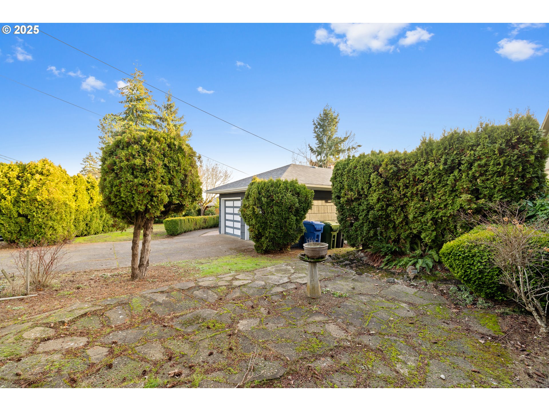 570 UPPER BEN LOMOND DR SE
