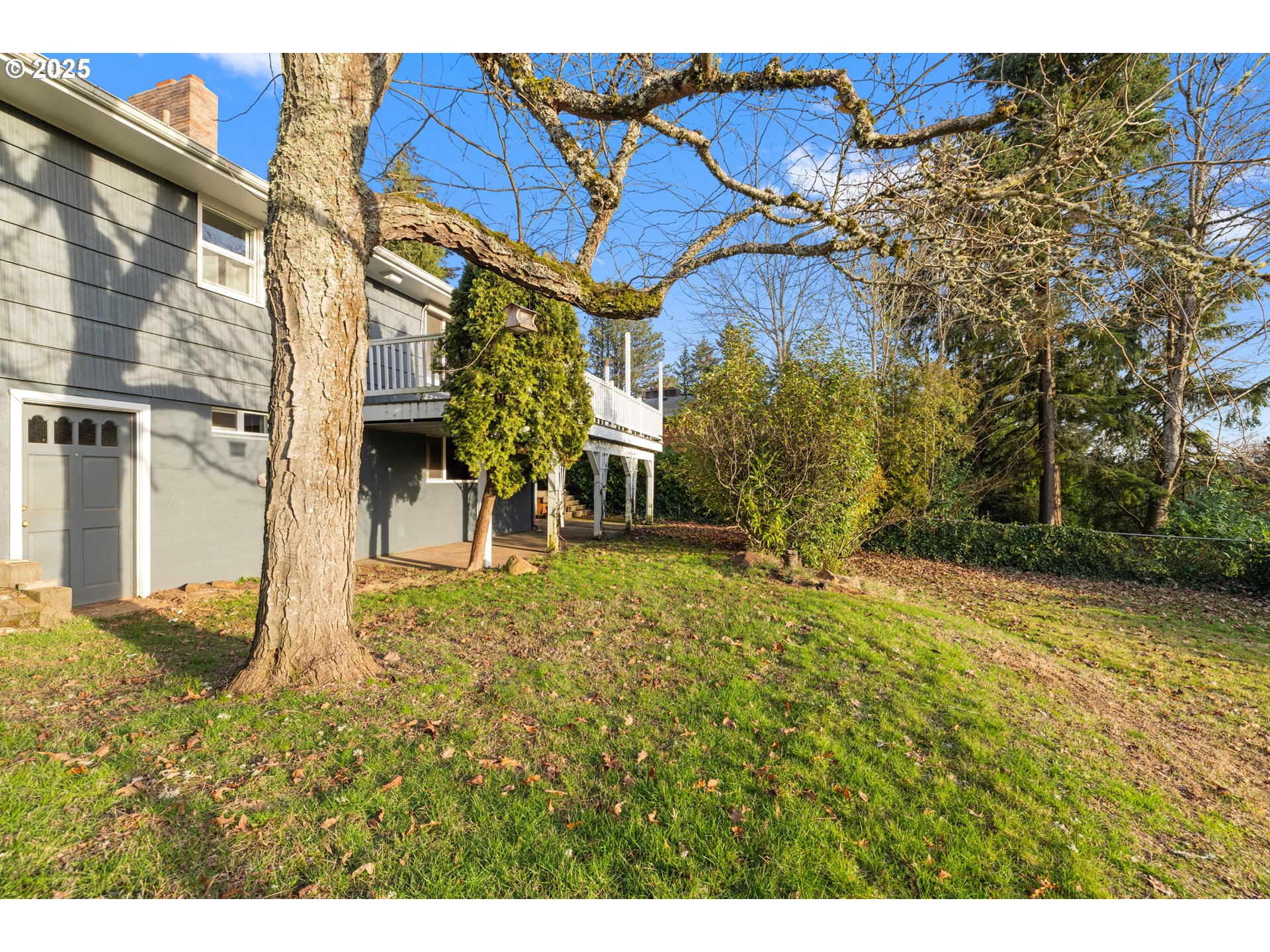 570 UPPER BEN LOMOND DR SE