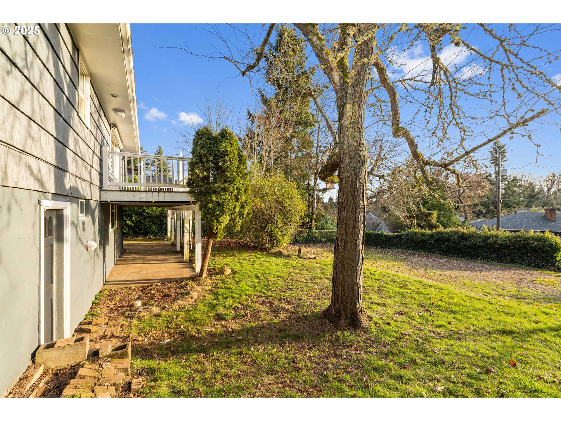 570 UPPER BEN LOMOND DR SE