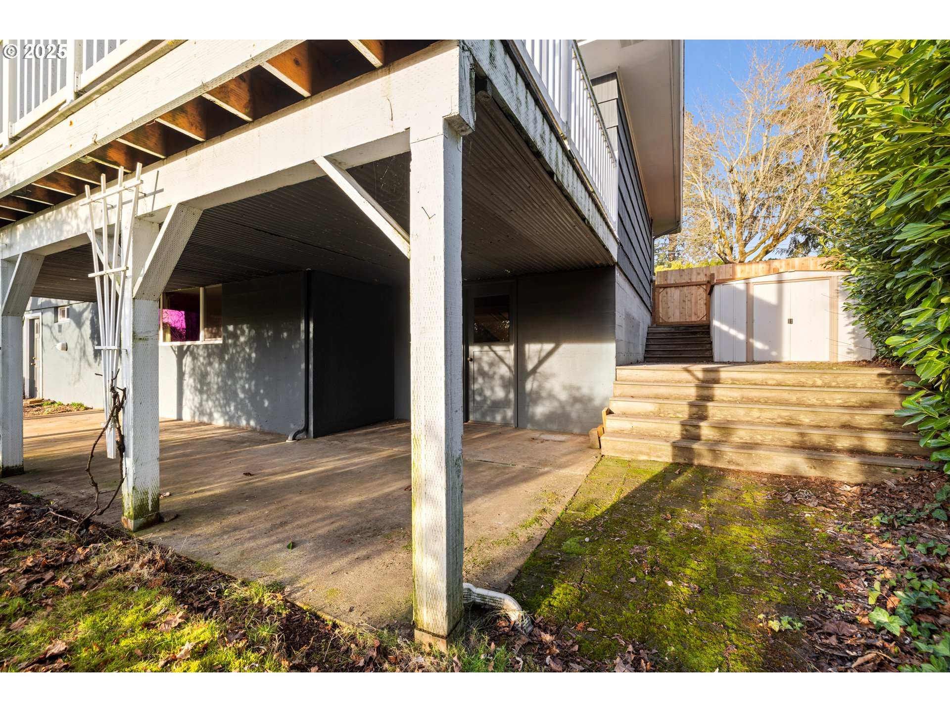 570 UPPER BEN LOMOND DR SE