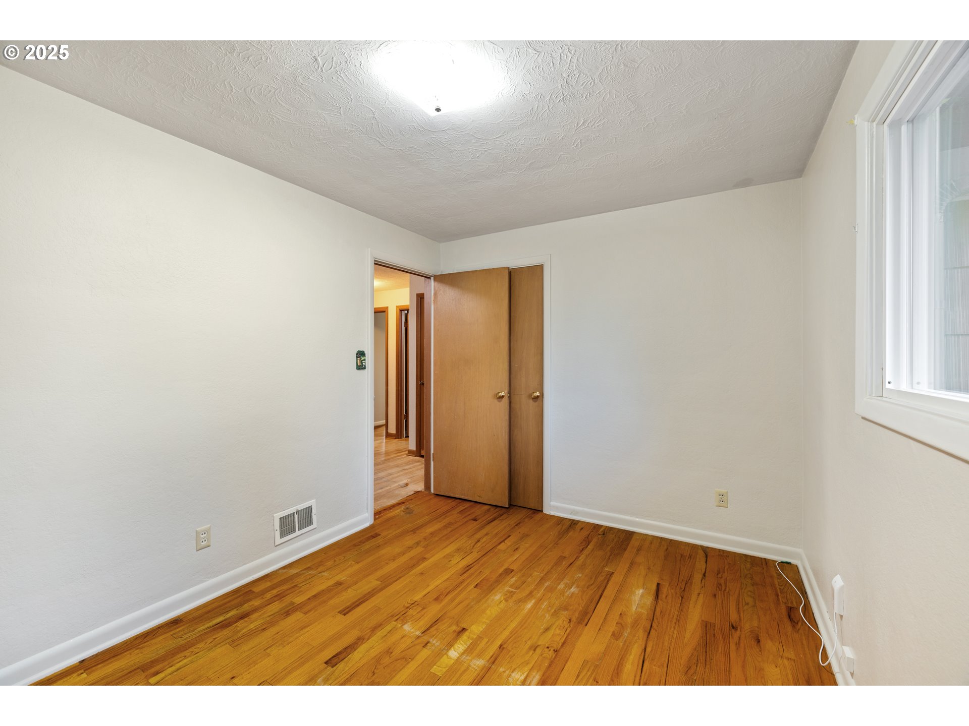 570 UPPER BEN LOMOND DR SE