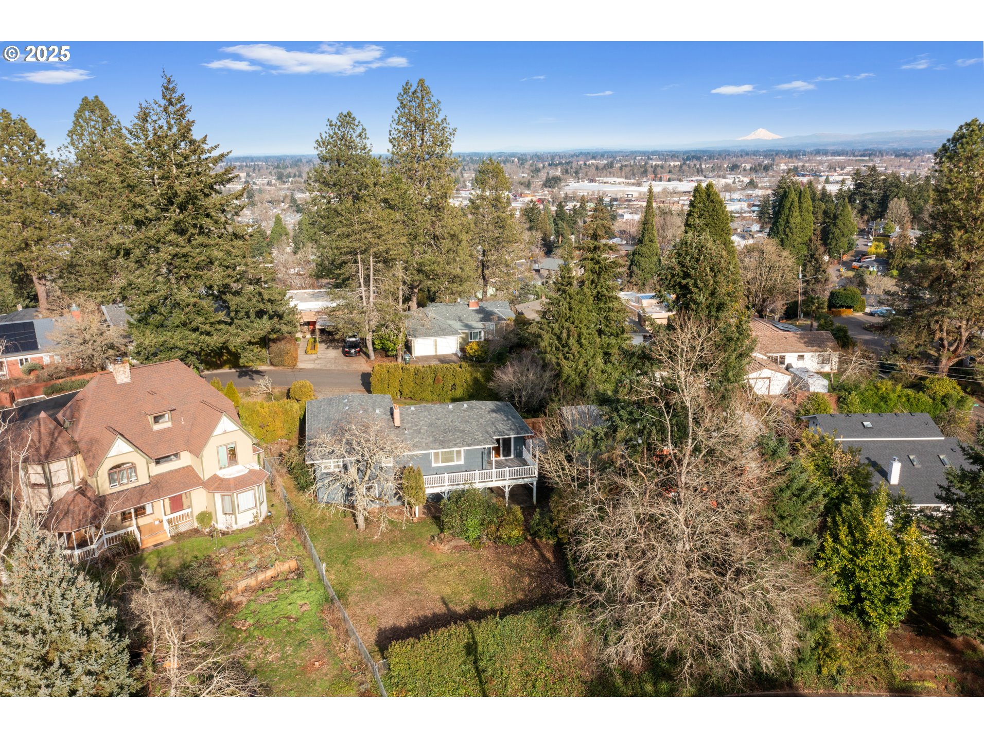 570 UPPER BEN LOMOND DR SE