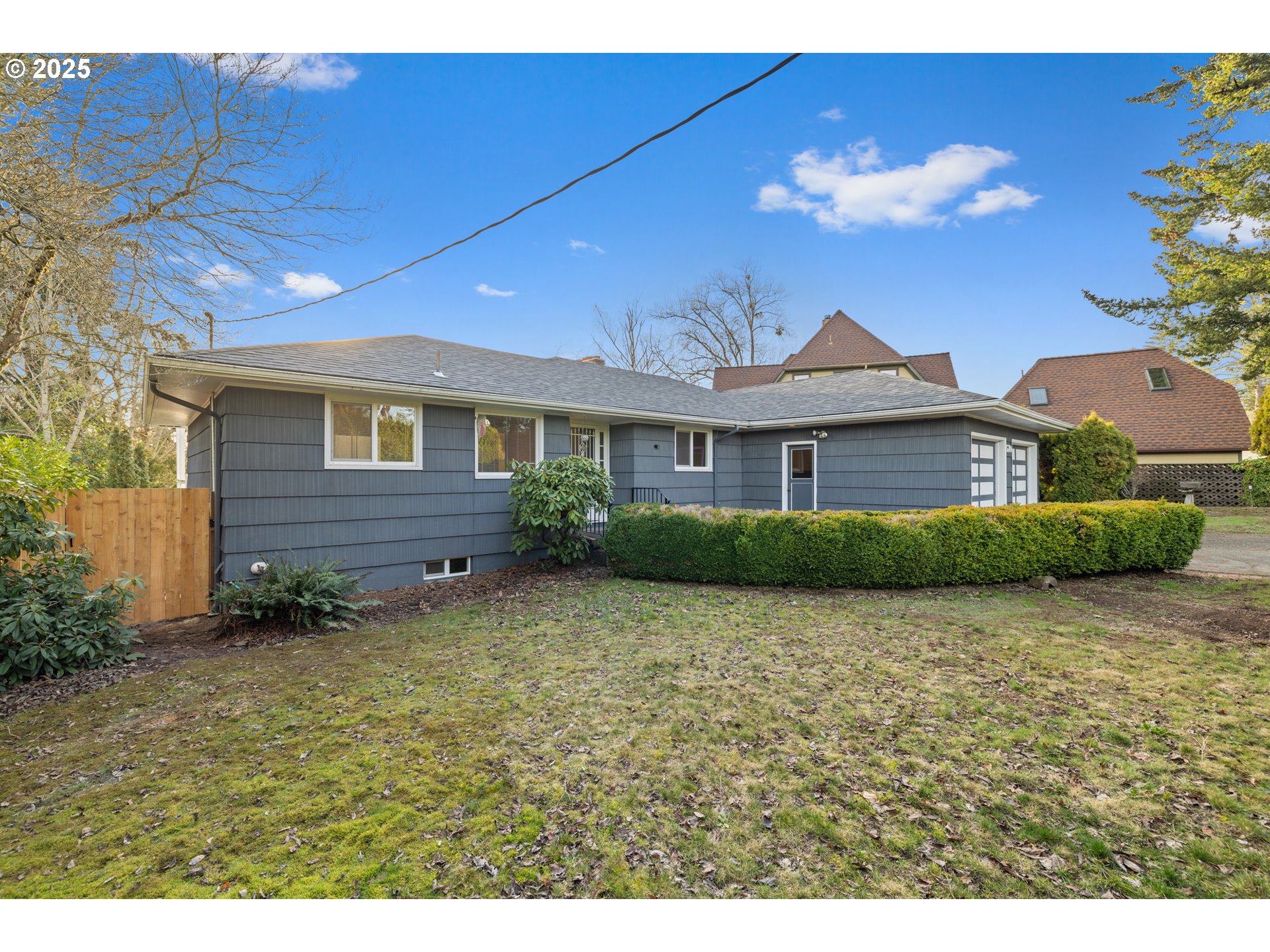570 UPPER BEN LOMOND DR SE