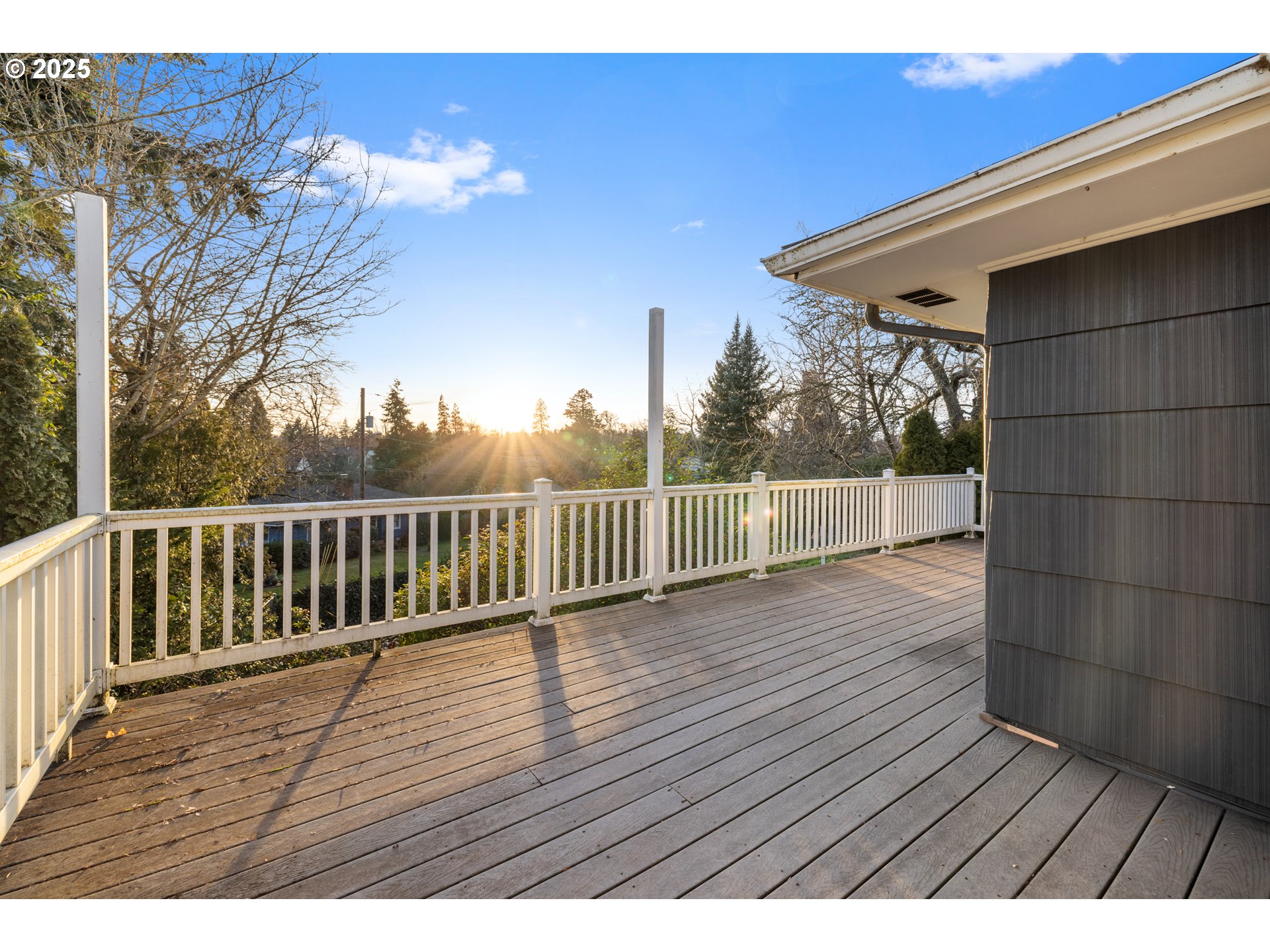 570 UPPER BEN LOMOND DR SE