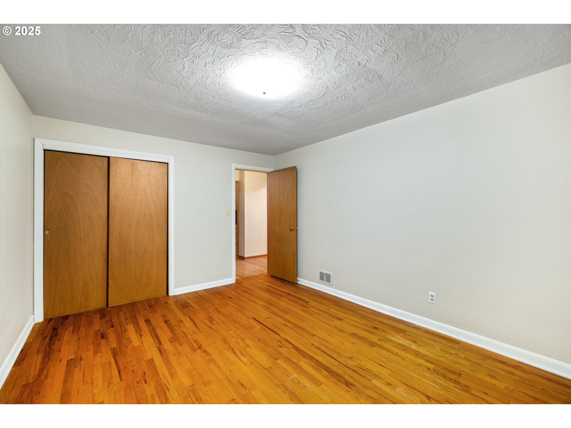 570 UPPER BEN LOMOND DR SE