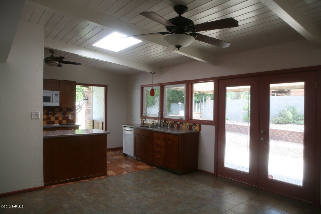 8701 E Lancaster