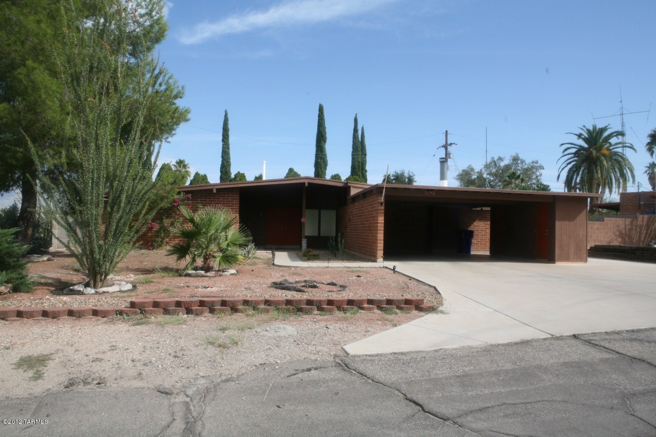 8701 E Lancaster