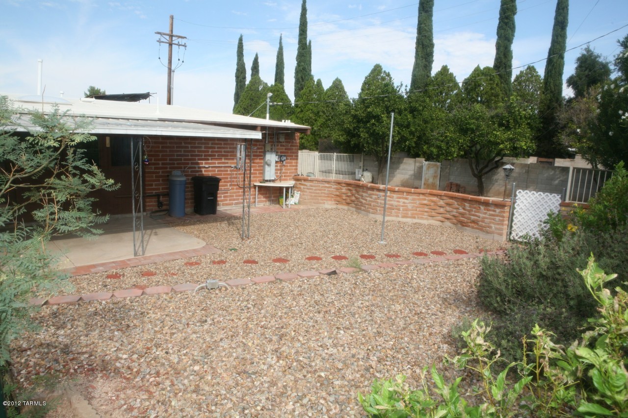 8701 E Lancaster