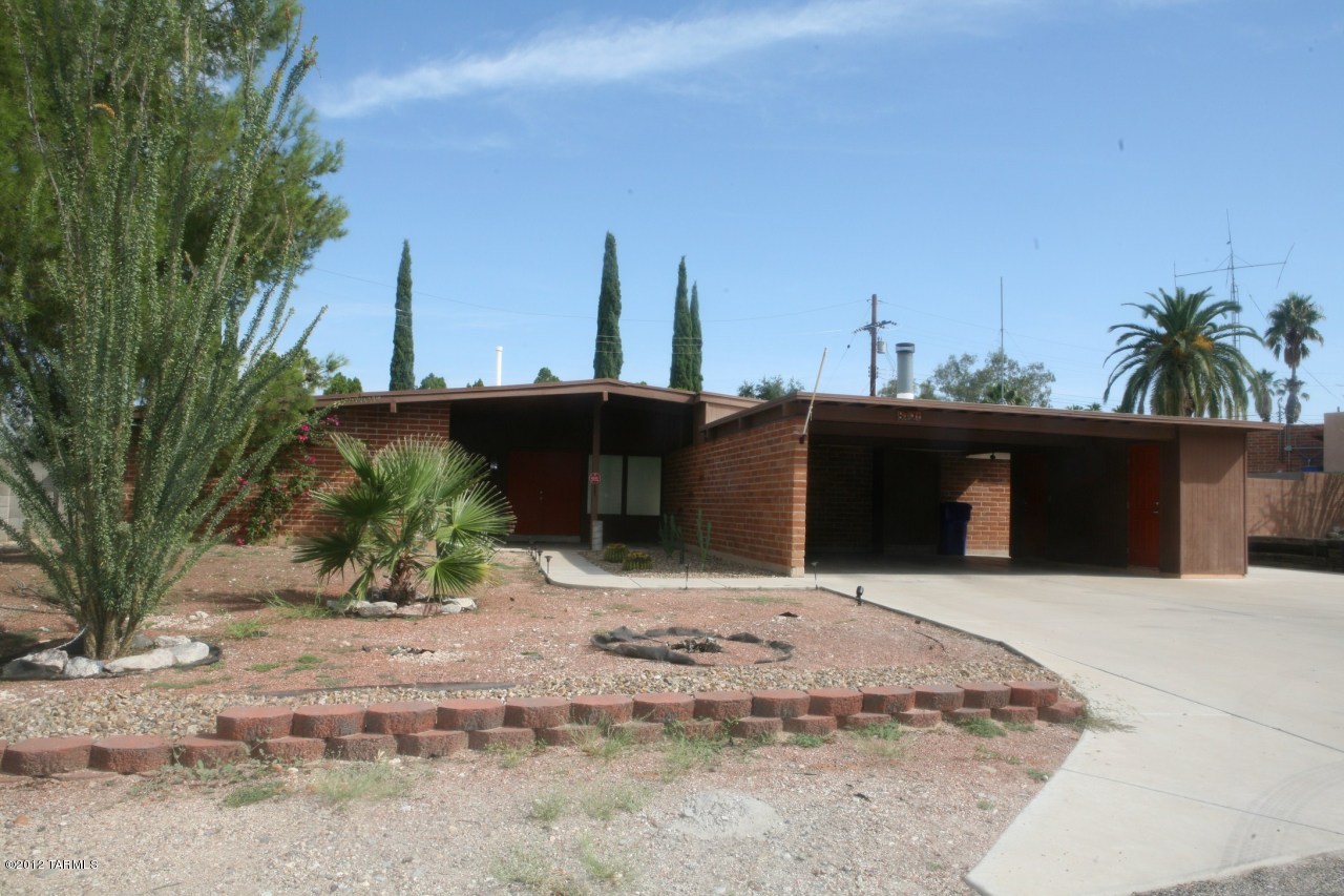 8701 E Lancaster