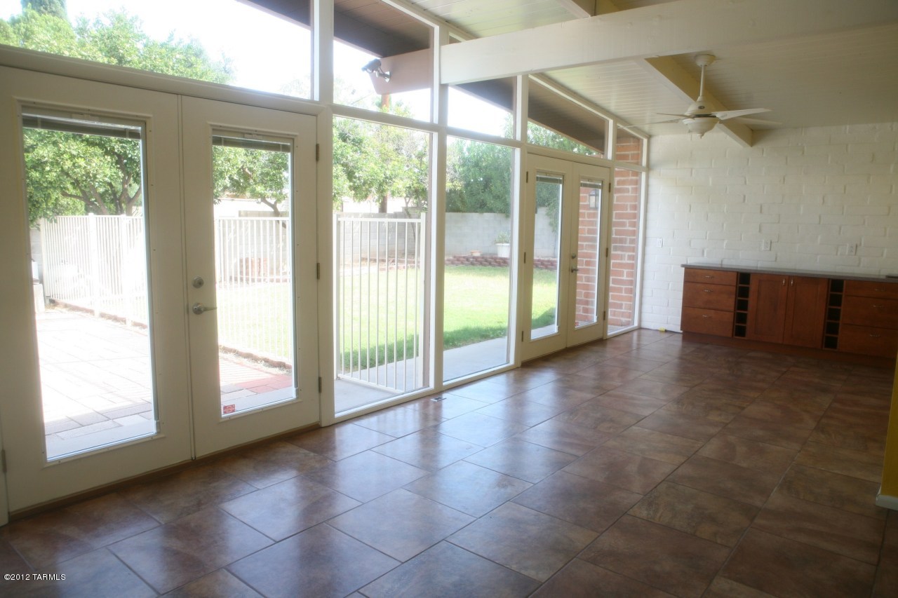 8701 E Lancaster