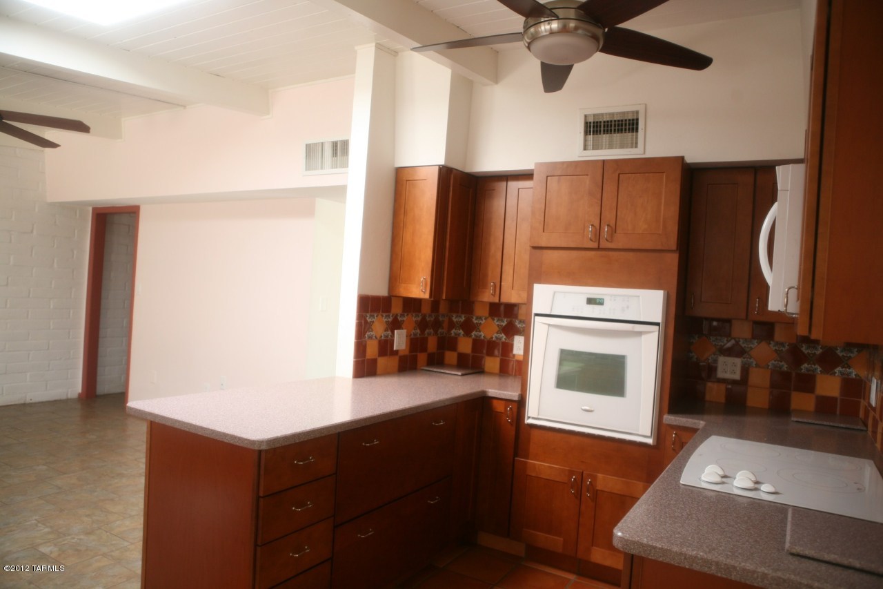 8701 E Lancaster