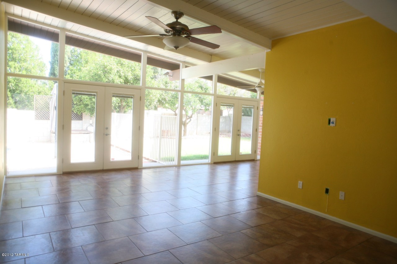 8701 E Lancaster