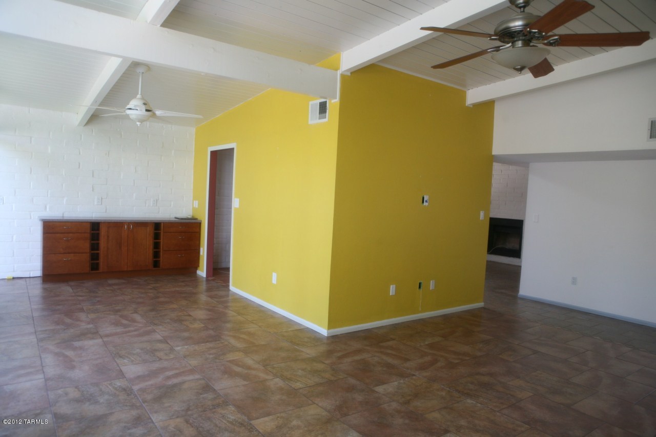 8701 E Lancaster