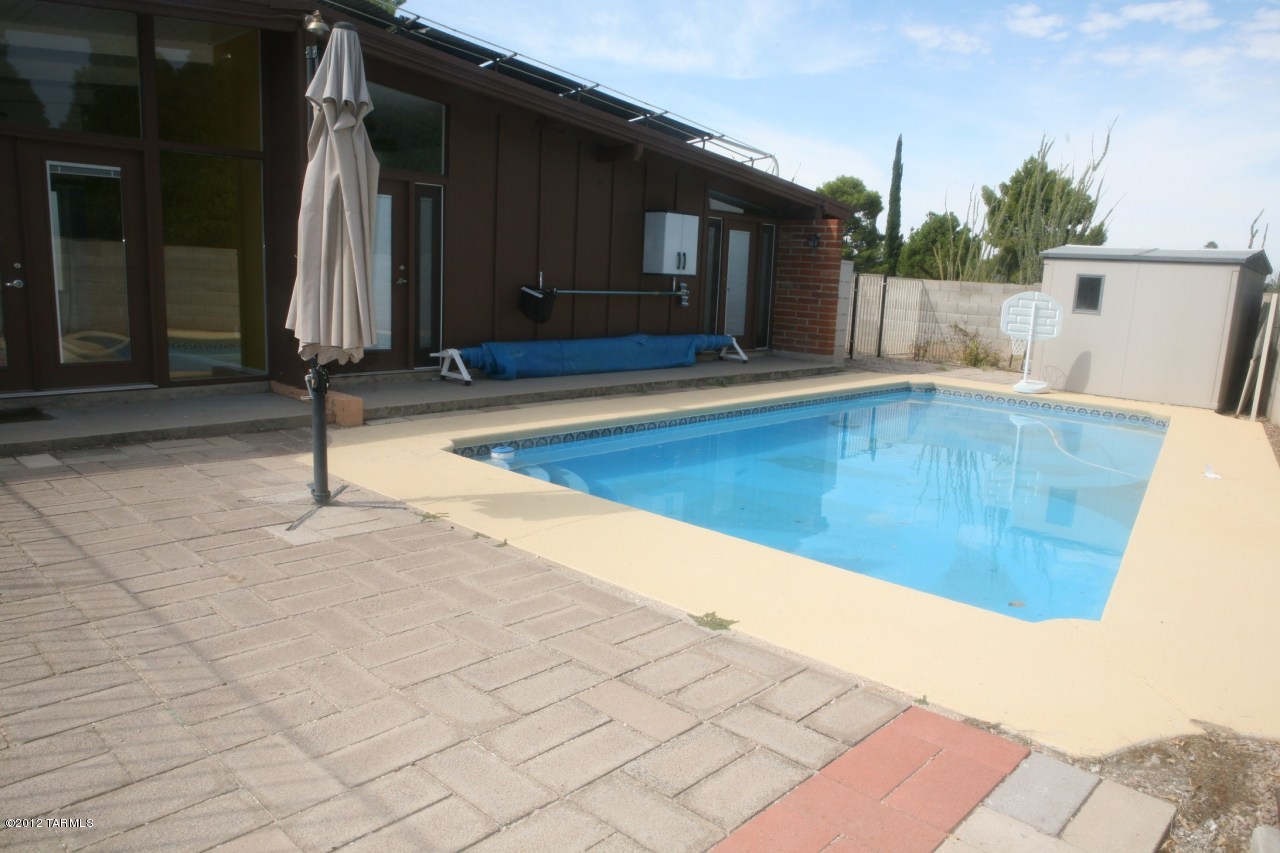 8701 E Lancaster